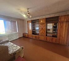 Предлагается к продаже четырехкомнатная квартира на среднем этаже в ..