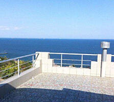 Продам дом на 13 Фонтана у моря первая линия .