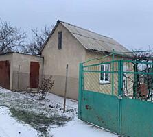 Продами крепкий зимний дом-дачу в Протопоповке. Две комнаты и кухня. .