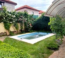 Современный дом с ремонтом на 4 сотках земли, Дача Ковалевского.