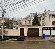 Casă particulară pe str. Anton Crihan — lângă parcul Valea Morilor.