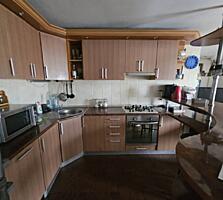 В продаже светлая просторная трехкомнатная квартира – первая линия ...