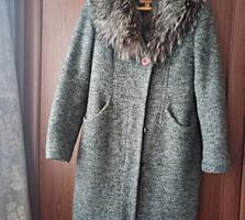 Продам верхнюю одежду для женщин