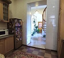 Продам фасадную квартиру. Воронцовский пер - Екатерининская площадь