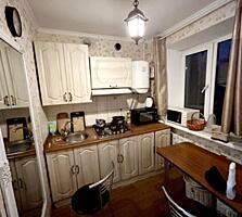 Продаю двухкомнатную квартиру в центре