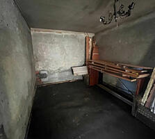 Продам 2-х кімнатну квартиру під ремонт (вул. Чорноморського козацтва)