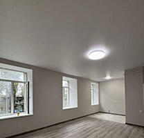 В продаже двухкомнатная квартира с ремонтом на пересечении улиц ...