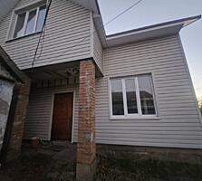 Предлагается к продаже двухэтажный дом на участке 12сот. Дом построен 