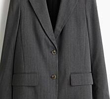 Продам новый костюм