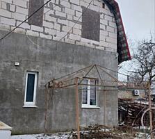 Новый дом из 3-х комнат на центральной улице в Александровке