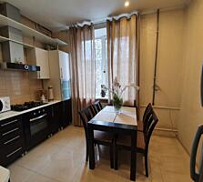 Продам 2-ком. сталинку с ремонтом в центре города на ул. Ришельевской.