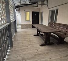 Centru, casă cu 2 odăi (apartament la sol)