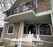 Vă propunem spre vânzare acestapartament la sol cu 4 camere și ...