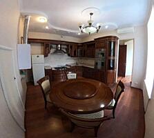 Продам 4 кімнатну квартиру в центрі Києва на вулиці Гоголівська 10. ..