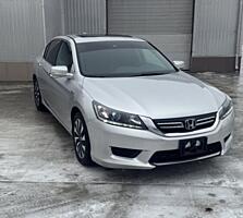 Honda Accord 2.0 hybrid. 2015 год.