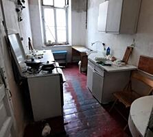 Продам шестикомнатную коммунальную квартиру в крепком теплом доме.