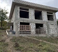 Se vinde casă nefinisată.