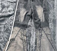 Продам джинсы 220лей