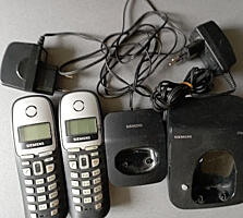 Telefoane fara fir SIEMENS -set(2 telefoane +2 baze). Pret: 300 lei