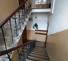 Продам квартиру в Центре на Асташкина Дом -памятник архитектуры ,.