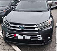 Продаётся надёжный и комфортный Toyota Highlander 2017 года