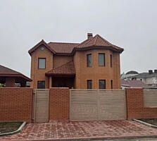 Продам капитальный 2-х этажный дом в центре Фонтанки (ТЦ "Ривьера