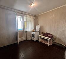 Срочно в продаже большая однокомнатная квартира в Приморском районе. .