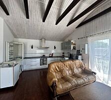 Продается двухэтажный гостевой дом в Одессе, расположенный на участке 