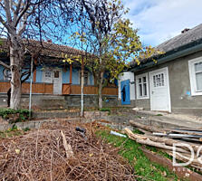 Casă spre demolare și teren de 12,53 ari, Costești.