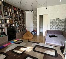 Продам три комнаты в коммунальной квартире на ул. Новосельского.