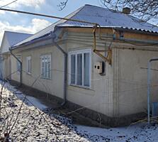 Se vinde jumătate de casă: