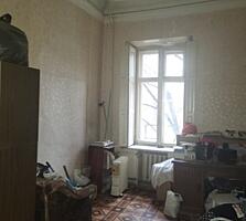 Продам кімн. 40кв. м. Садова/ Дворянська