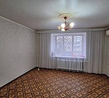 Предлагается к продаже двухкомнатная квартира на низком этаже в ...