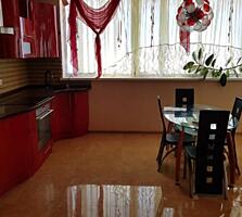 Предлагается к продаже двухуровневый пятикомнатный пентхаус. Общая ...