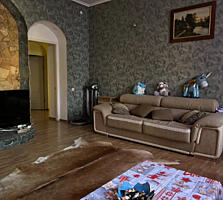 Продам 3х комнатную в центре.