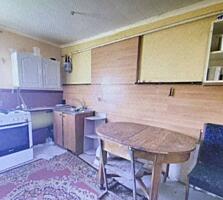 В продаже большой участок с домом. Участок угловой, можно разделить ..