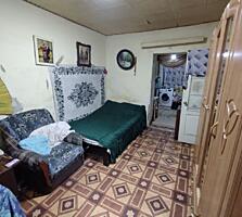 Продам квартиру с палисадником, Новощепной ряд / Привоз, 1/2 эт., 43 .