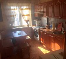 Предлагается к продаже трехкомнатная квартира на Давида Ойстраха. ...