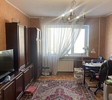 Продаётся трёхкомнатная квартира. Днепровский район, проспект Романа .