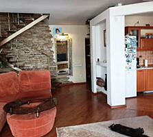 Просторная двухуровневая квартира возле парка Победы.