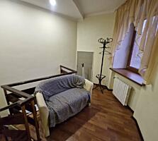 Предлагается к продаже двухкомнатная двухуровневая квартира в доме ...