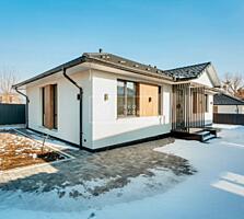 Spre vânzare casă modernă, cu trei dormitoare și living și curte ...