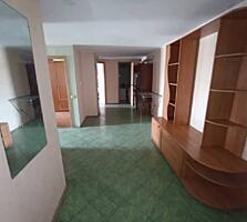 Продаётся просторная 2-комнатная квартира на улице Тополевая улица, в 