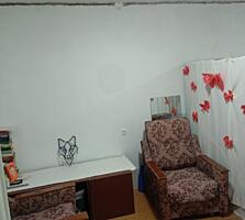 Продам 2 комн, 2 этаж, свой сан. узел и кухня