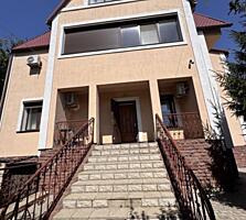 В продаже трёхэтажный дом в Фонтанке общей площадью 190 кв.метров. ...