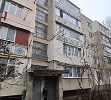 Vind apartament 72m2 str Doina 83900euro