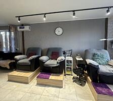 Уютное, комфортное и стильное помещение с универсальным дизайнерским .