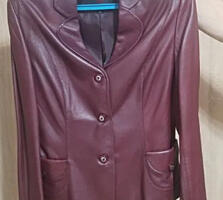 Новый кожаный пиджак, 46 размер, темно-бардового цвета, торг