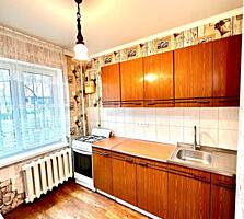 Продается 2-ком. кв. в Центре, район 9 школы.