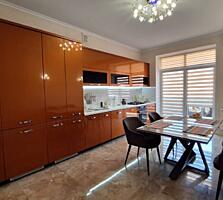 В продаже трехкомнатная квартира в кирпичном доме на берегу моря в г. 